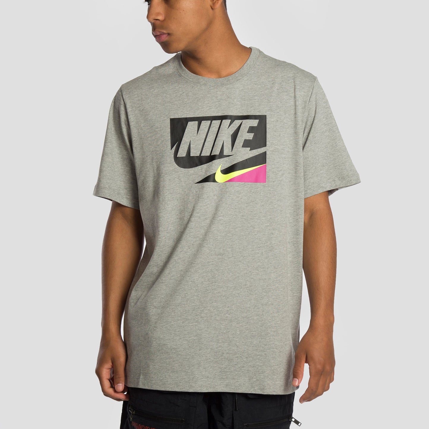 Nike Camiseta Sportswear Core 1 - CU0083-063 - Colección ChicoNike Camiseta Sportswear Core 1 - CU0083-063 - Colección Chico