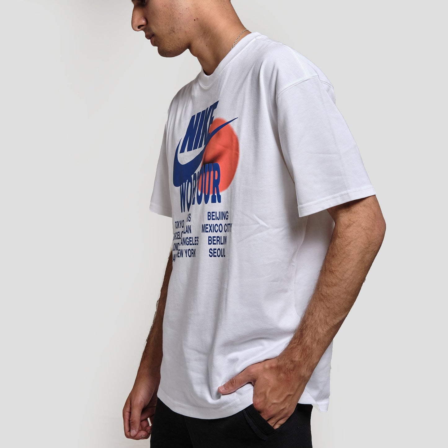 Nike Camiseta Sportswear World Tour - DA0937-100 - Colección Chico
